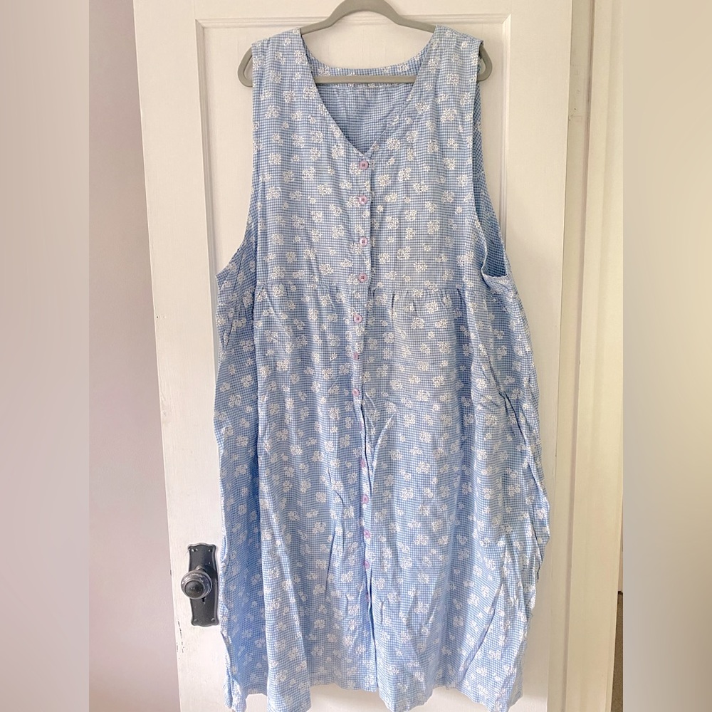 Flower detailed button up dress